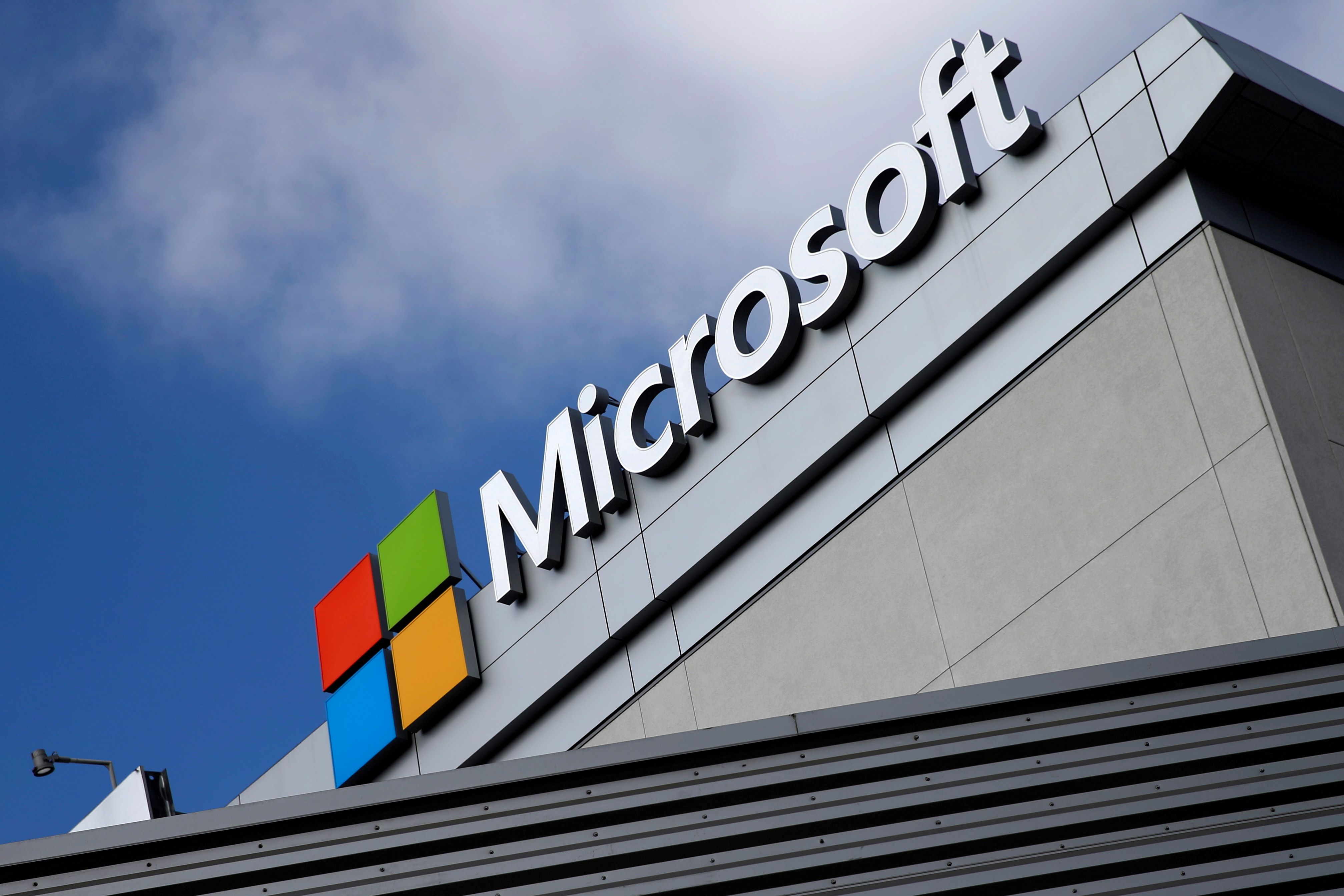 Microsoft announces giant server shutdown